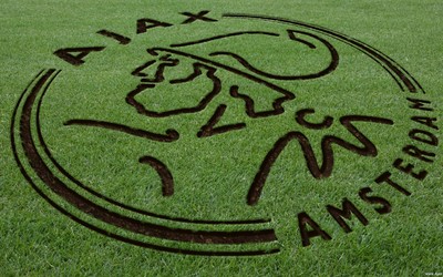 乐竞体育动态-于帕梅卡诺这出球太拖沓