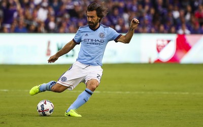 乐竞体育热评-克瓦拉茨赫利亚赛后与家人视频