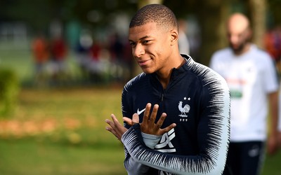 乐竞体育精华-高尔顿绝杀球引爆社交媒体